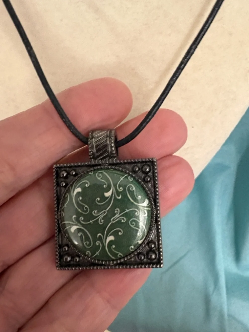 MAGNABILITIES Vintage Pat Pending SQUARE 1 1/8" Pendant 17” leather cord - Picture 6 of 6